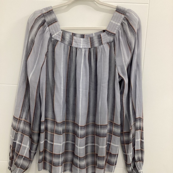 Lauren Conrad large Boho type ladies top. - Picture 2 of 6
